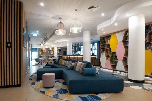 hampton-by-hilton-hall-2